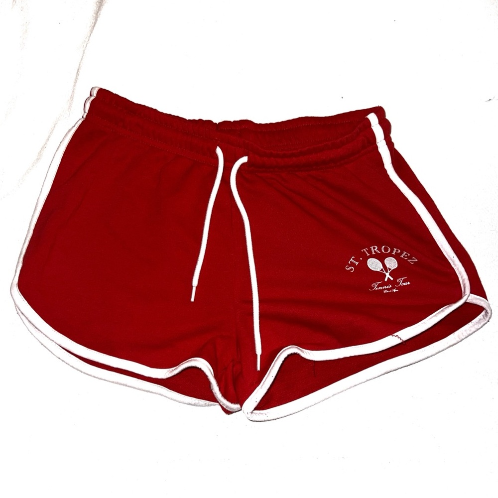 red shorts